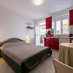 Апартаменты Kastelani Комижа