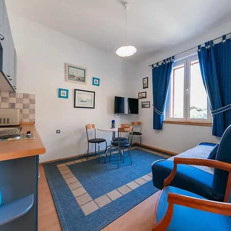 Kastelani Apartment *
