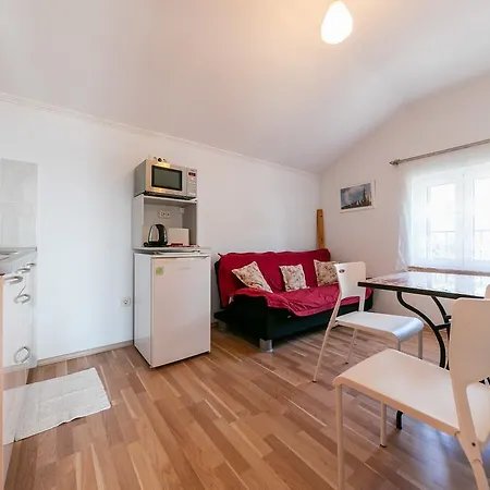 Apartment Kastelani *
