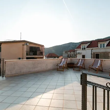 Apartment Kastelani