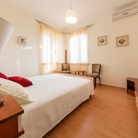 Apartamento Kastelani *