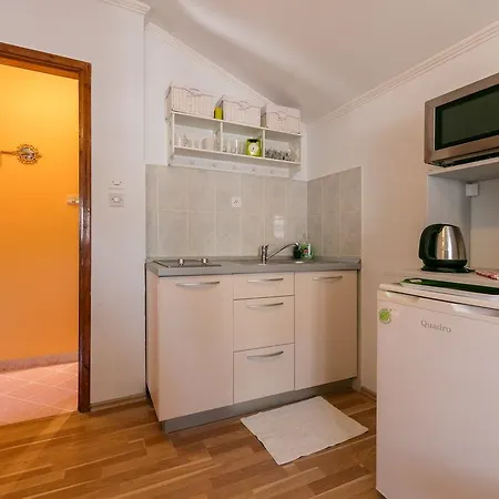 Kastelani Apartment