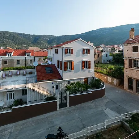 Apartment Kastelani *