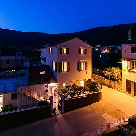 Apartment Kastelani Komiža