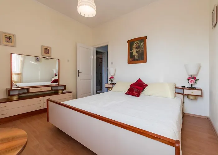 Kastelani Apartment