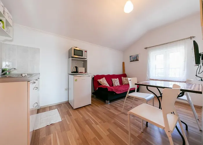 Apartment Kastelani *